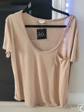 NWT POL Short Sleeve Scoop Neck Pocket Tee in Light Taupe. Women's Large